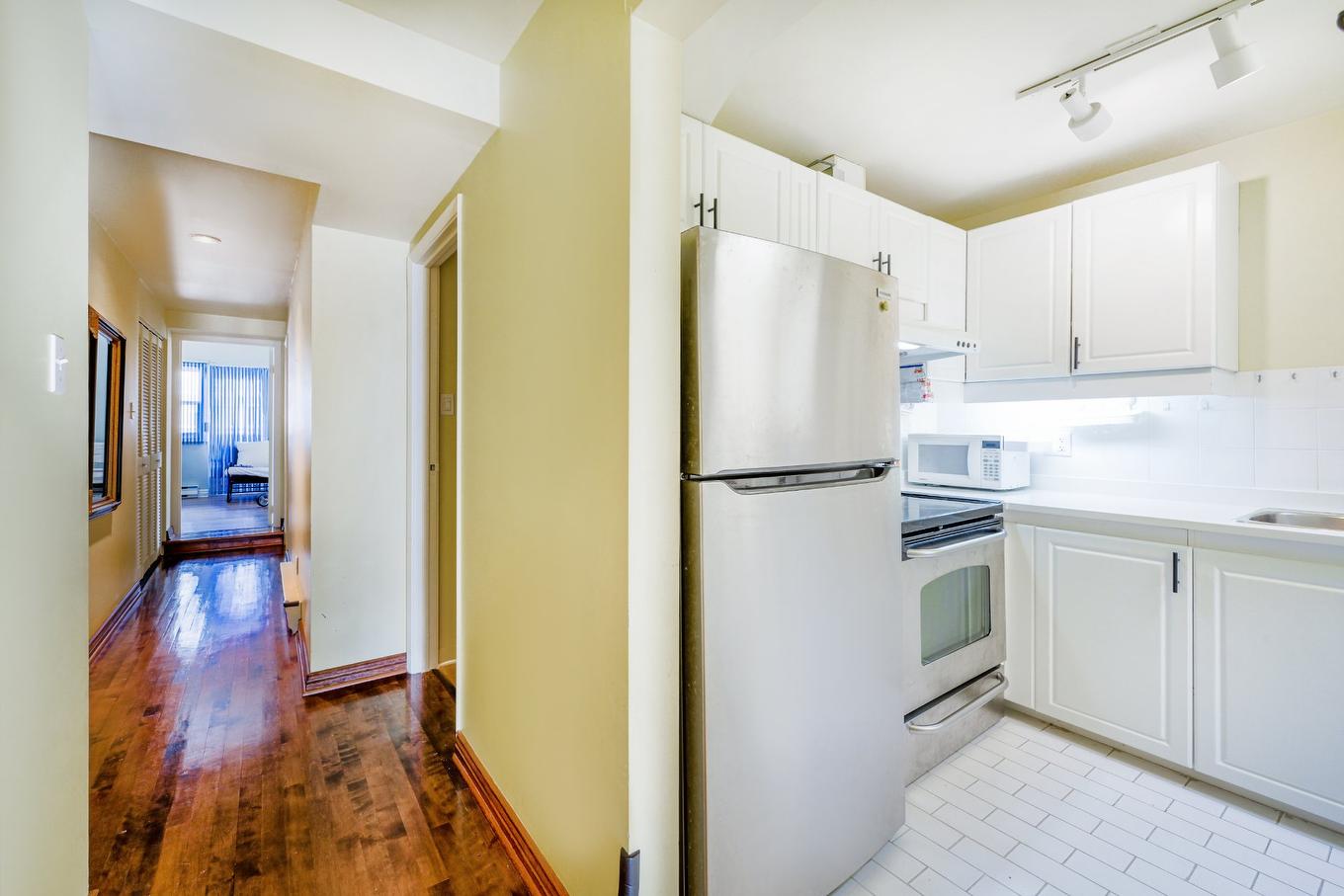 Hall - 302-3441 Rue Aylmer, Montréal (Le Plateau-Mont-Royal), QC - Indoor Photo Showing Kitchen