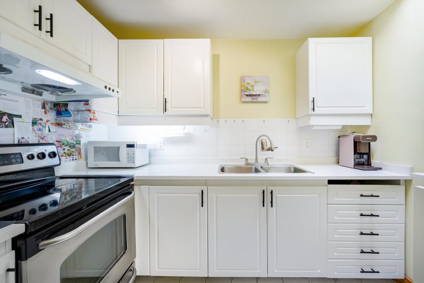 Kitchen - 302-3441 Rue Aylmer, Montréal (Le Plateau-Mont-Royal), QC - Indoor Photo Showing Kitchen With Double Sink