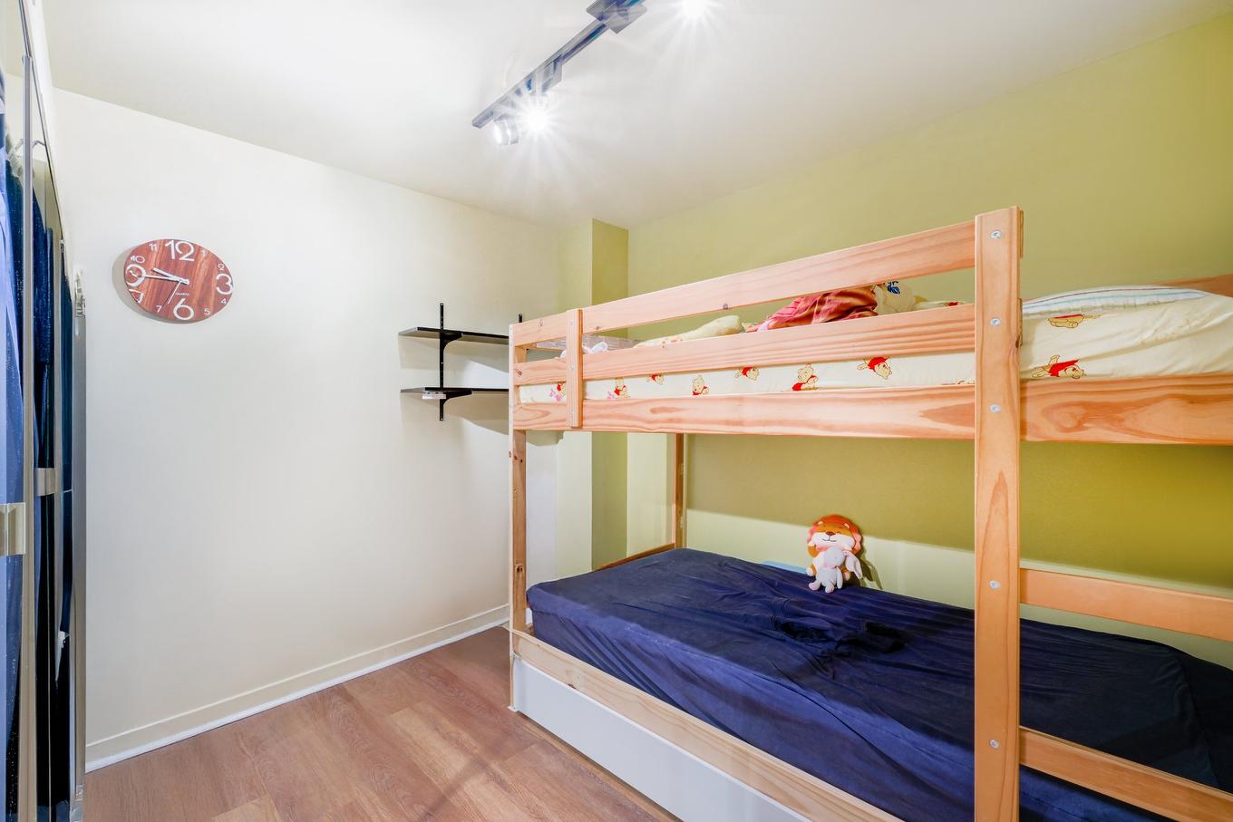 Den - 302-3441 Rue Aylmer, Montréal (Le Plateau-Mont-Royal), QC - Indoor Photo Showing Bedroom