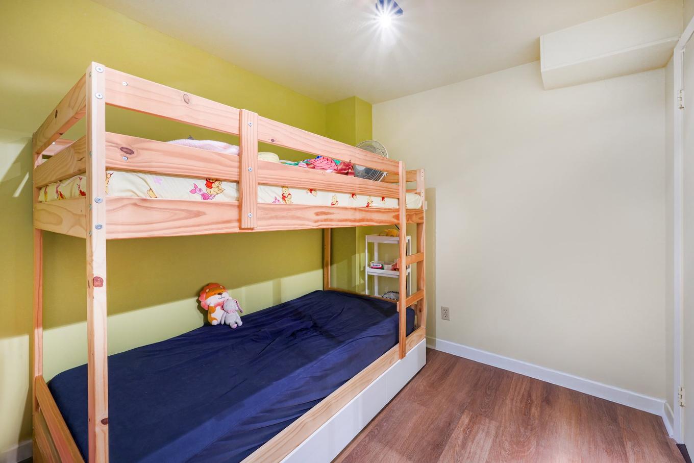 Den - 302-3441 Rue Aylmer, Montréal (Le Plateau-Mont-Royal), QC - Indoor Photo Showing Bedroom