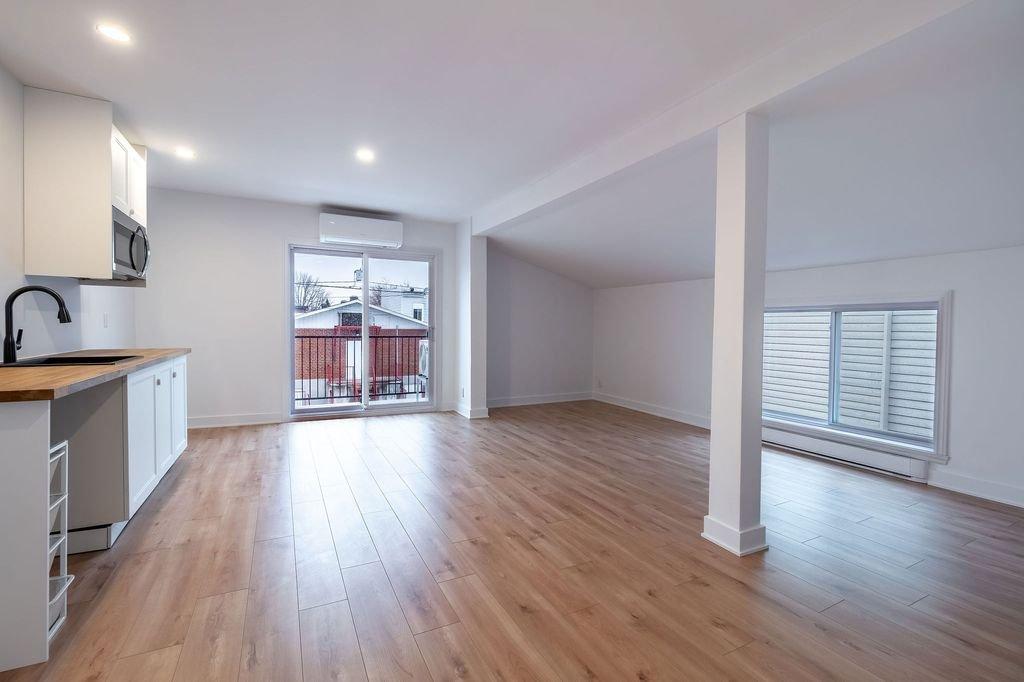 Kitchen - A-580 Boul. Taschereau, La Prairie, QC - Indoor