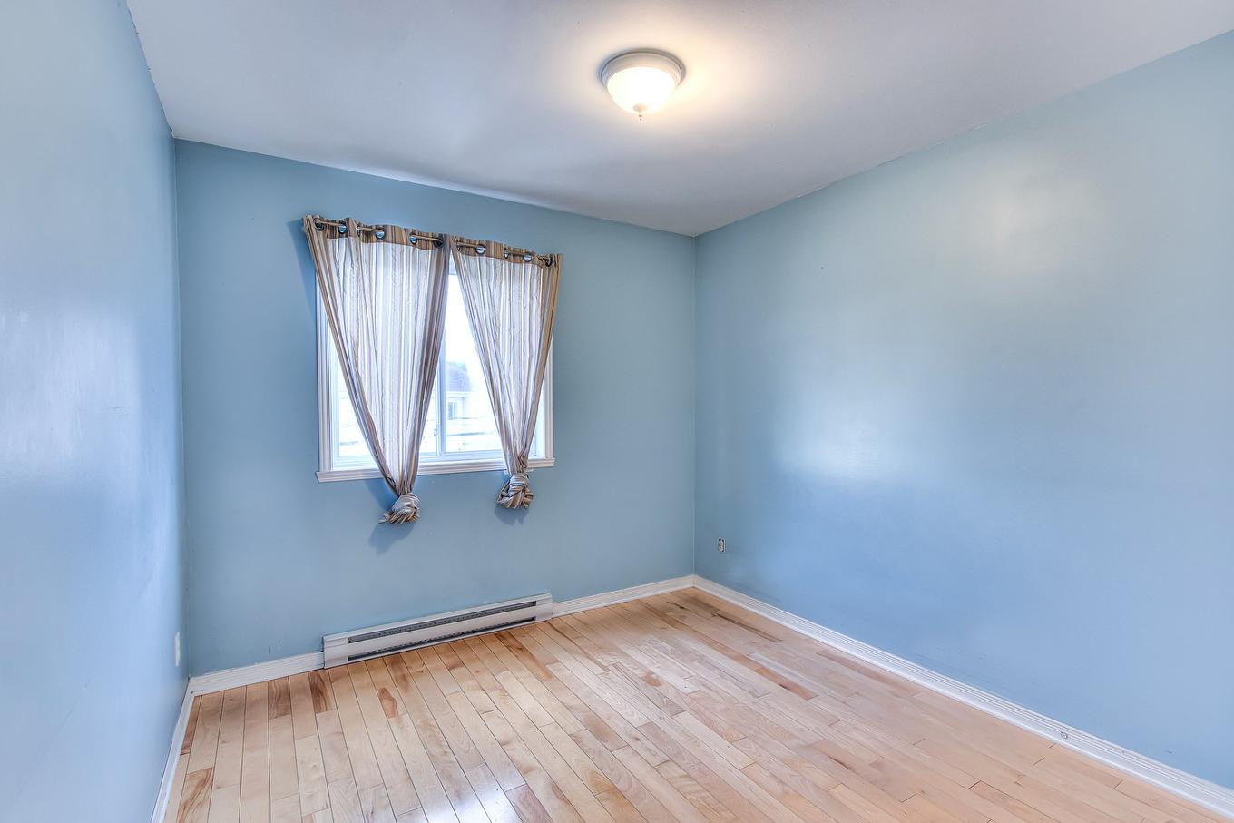 Bedroom - 214 Rue Des Noisetiers, Laval (Duvernay), QC - Indoor Photo Showing Other Room