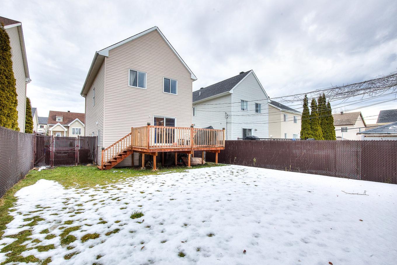 Back facade - 214 Rue Des Noisetiers, Laval (Duvernay), QC - Outdoor