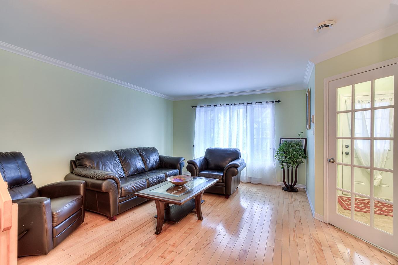 Living room - 214 Rue Des Noisetiers, Laval (Duvernay), QC - Indoor Photo Showing Living Room