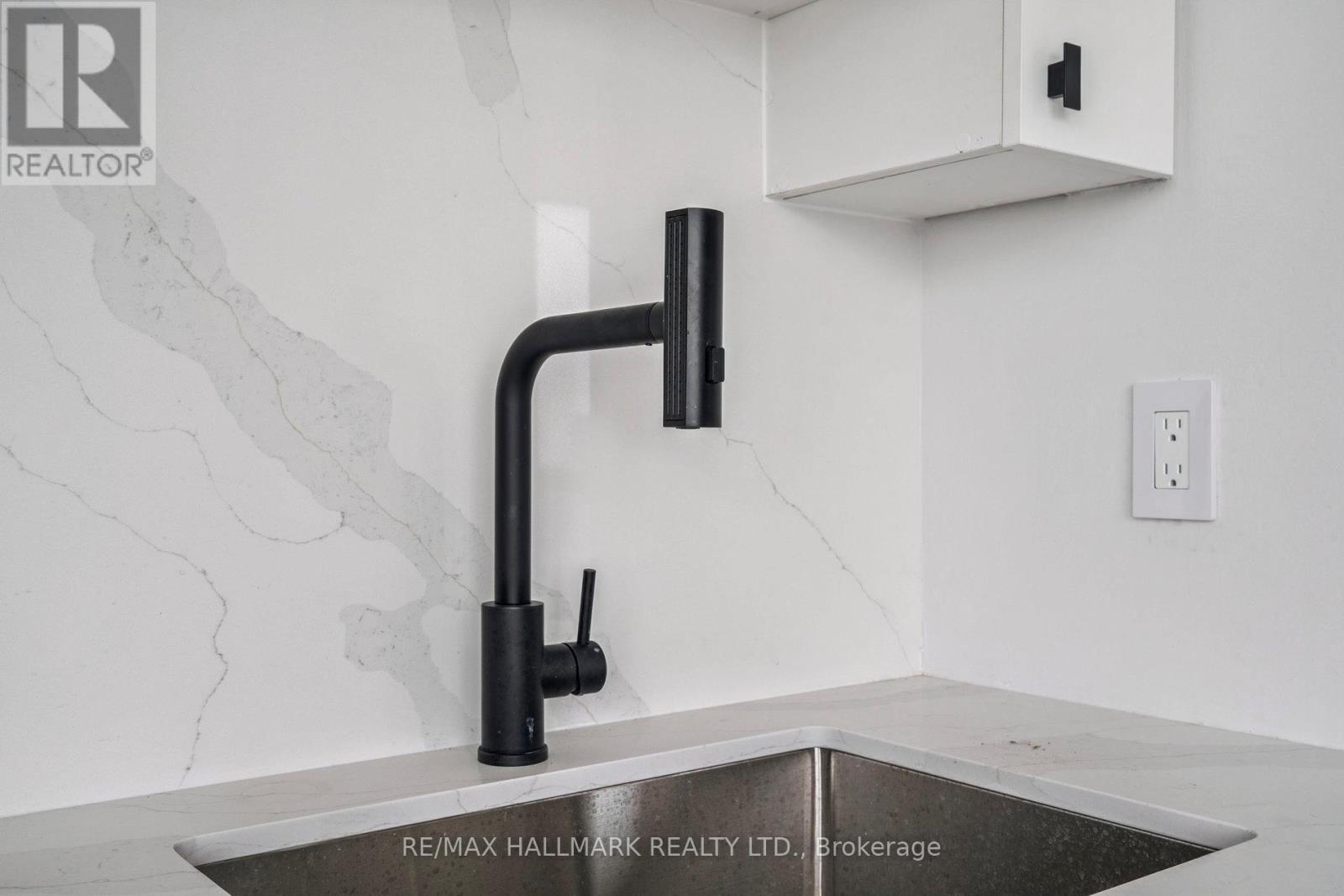 1214 - 7 Bishop Avenue, Toronto, ON - Indoor Photo Showing Other Room