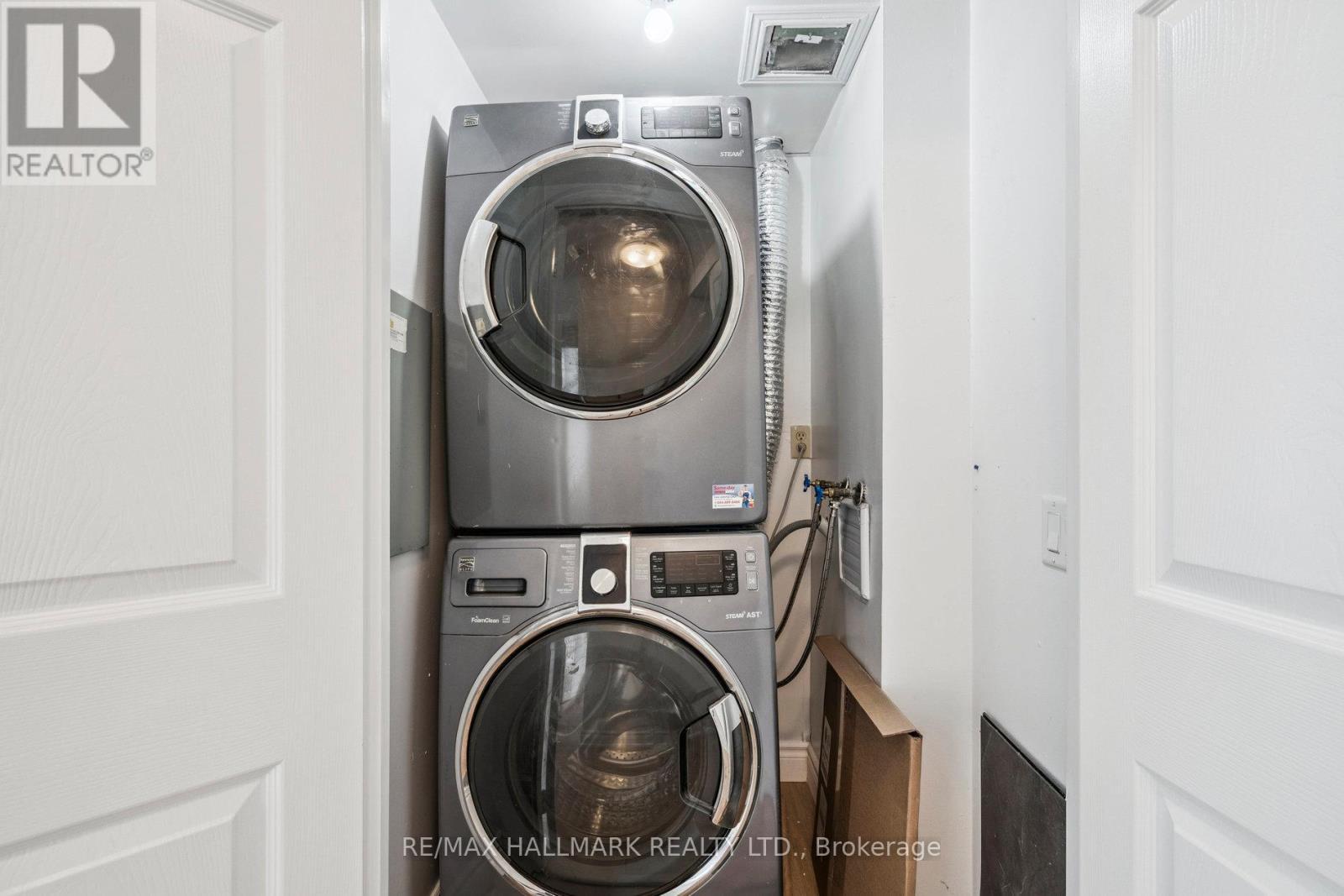 1214 - 7 Bishop Avenue, Toronto, ON - Indoor Photo Showing Laundry Room