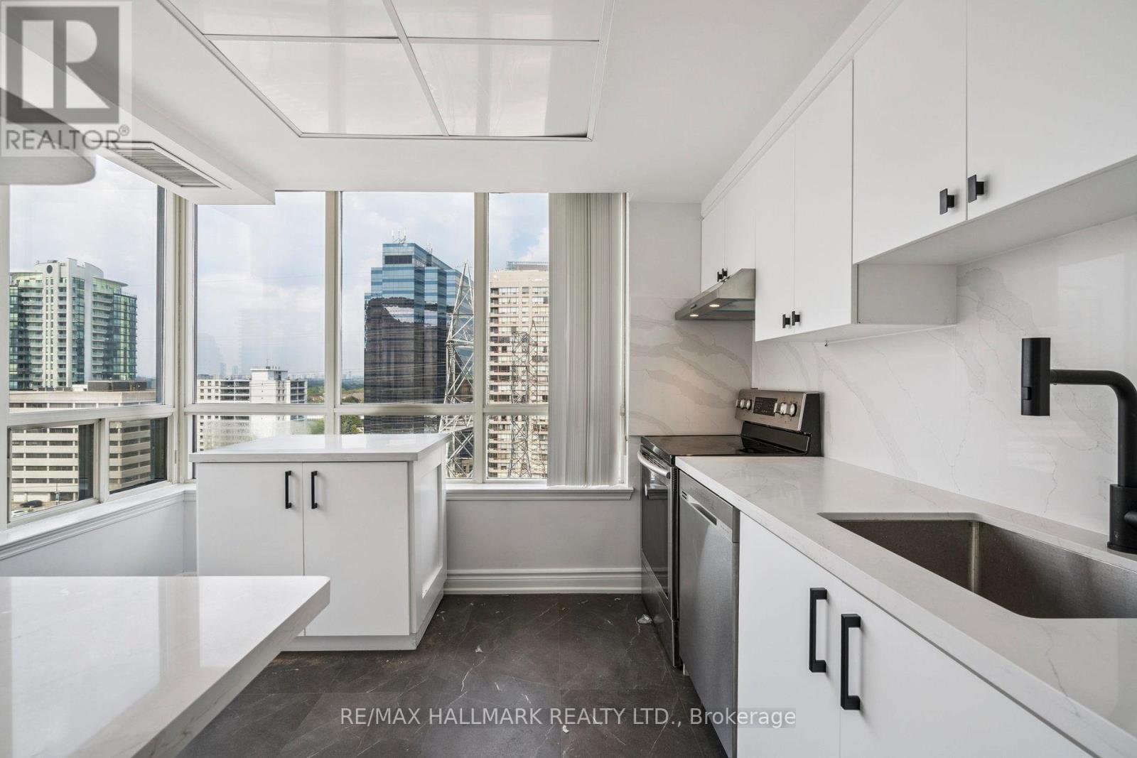 1214 - 7 Bishop Avenue, Toronto, ON - Indoor Photo Showing Kitchen