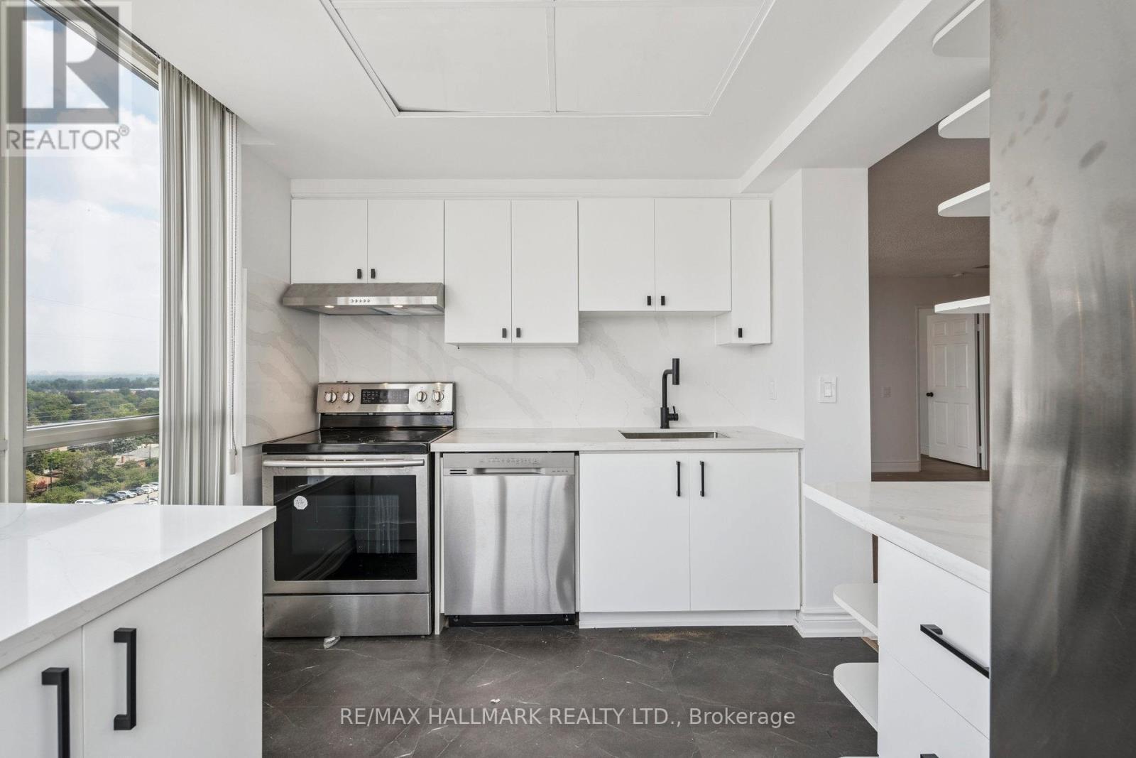1214 - 7 Bishop Avenue, Toronto, ON - Indoor Photo Showing Kitchen With Upgraded Kitchen