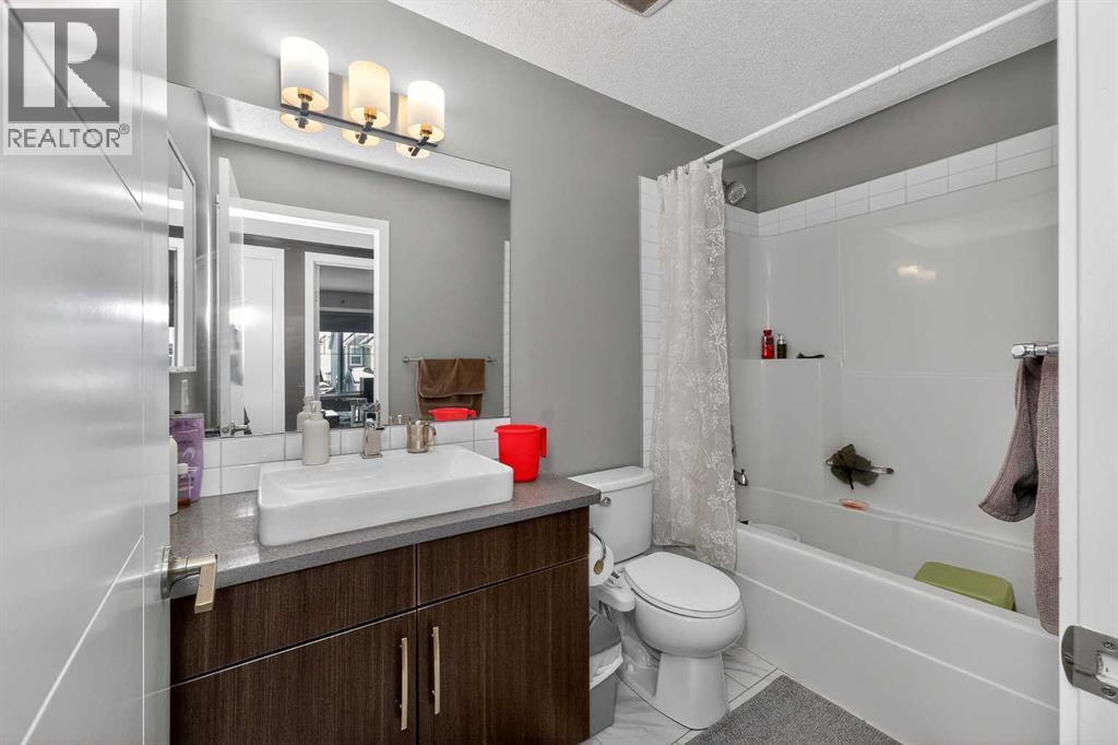 45 Redstone Drive Ne, Calgary, AB - Indoor Photo Showing Bathroom