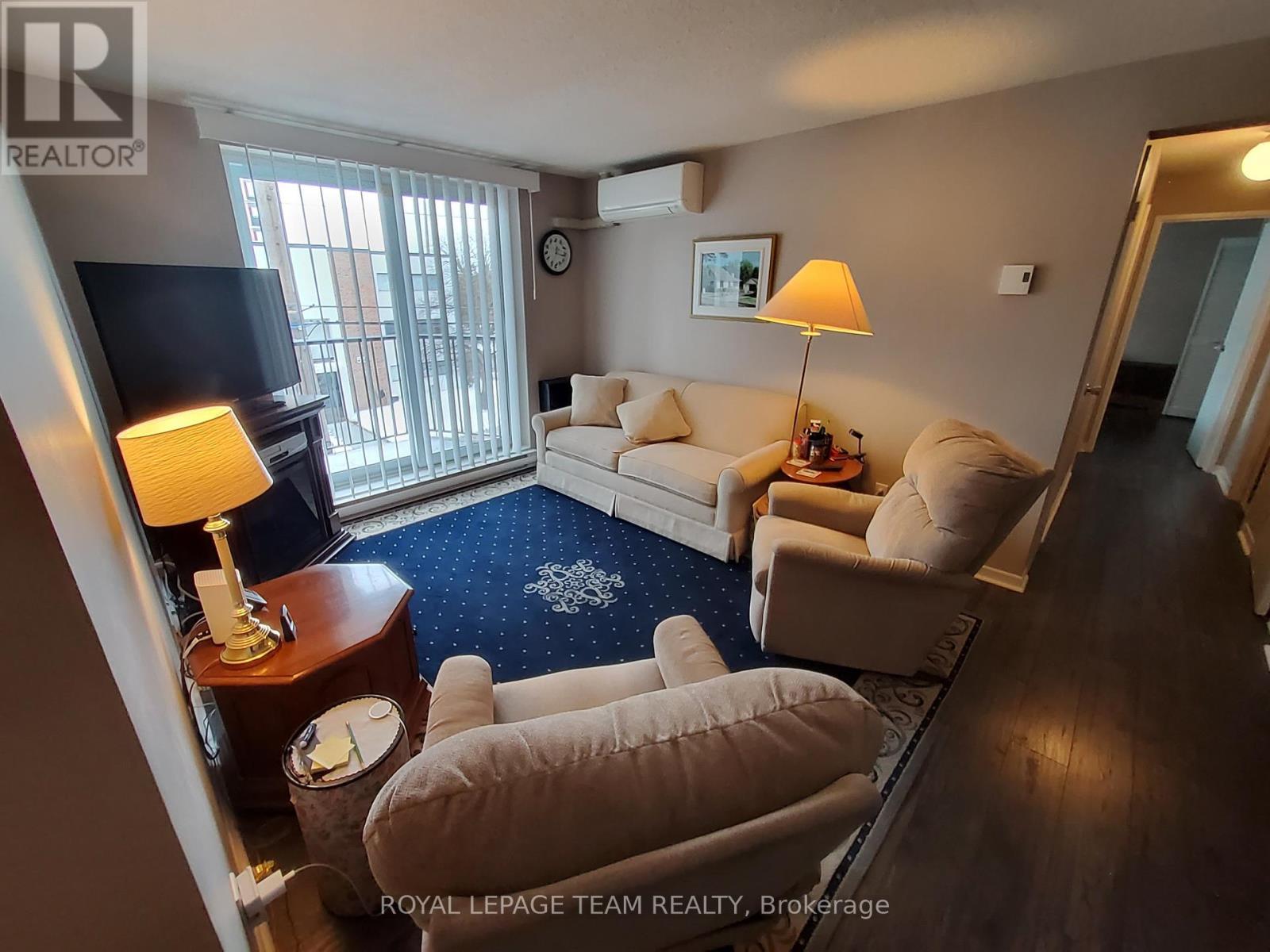 304 - 50 Burnside Avenue, Ottawa, ON - Indoor Photo Showing Living Room