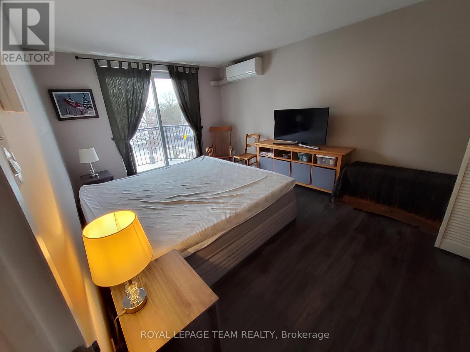 304 - 50 Burnside Avenue, Ottawa, ON - Indoor Photo Showing Bedroom