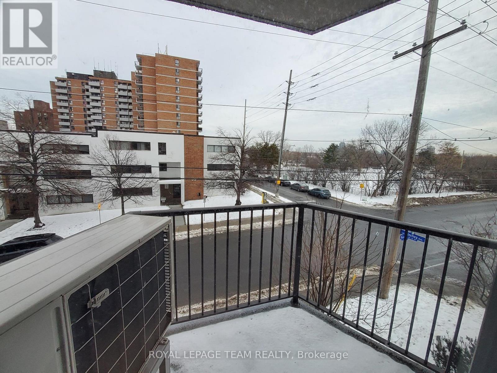 304 - 50 Burnside Avenue, Ottawa, ON - Outdoor