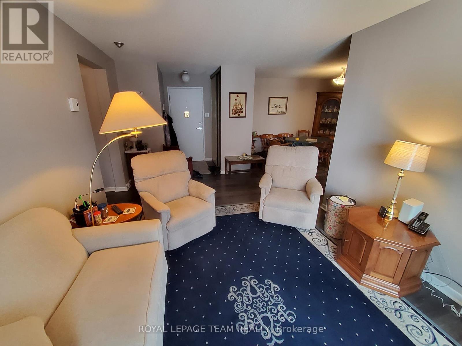 304 - 50 Burnside Avenue, Ottawa, ON - Indoor Photo Showing Living Room