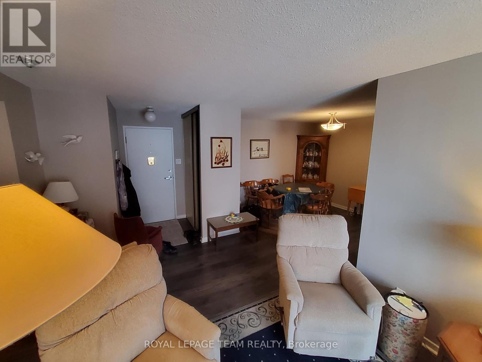 304 - 50 Burnside Avenue, Ottawa, ON - Indoor Photo Showing Living Room
