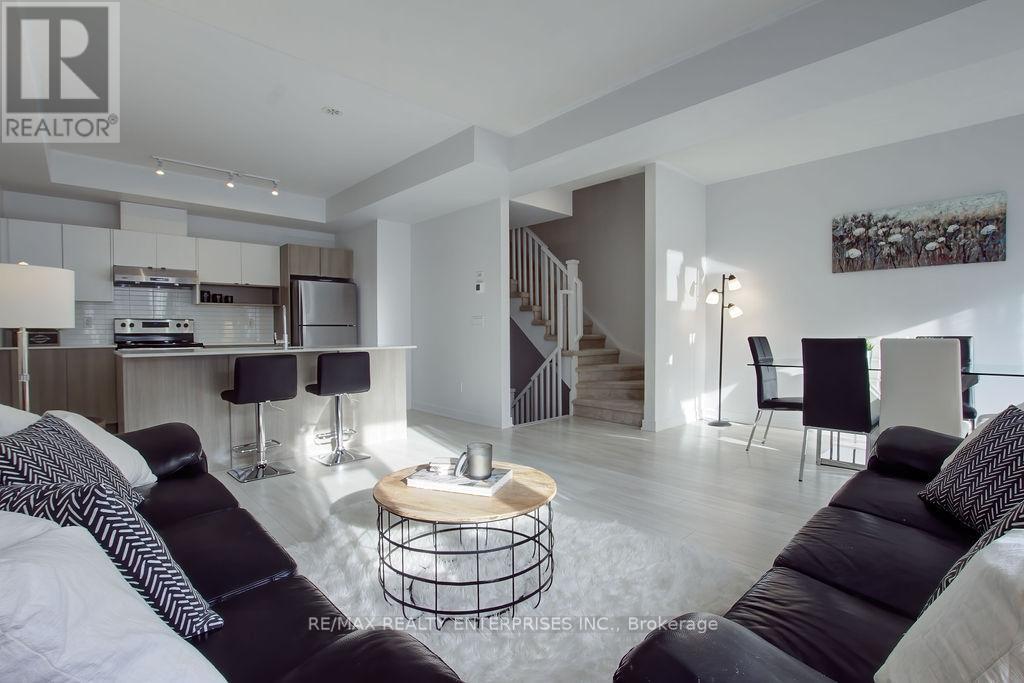 23 - 1121 Cooke Boulevard, Burlington, ON - Indoor Photo Showing Living Room