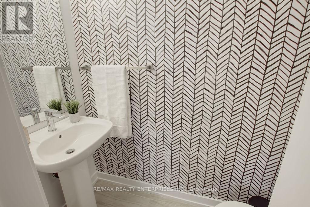 23 - 1121 Cooke Boulevard, Burlington, ON - Indoor Photo Showing Bathroom