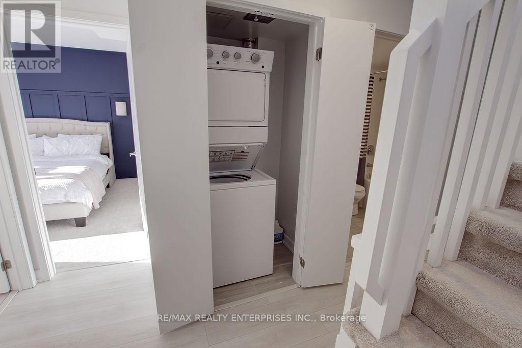 23 - 1121 Cooke Boulevard, Burlington, ON - Indoor Photo Showing Laundry Room