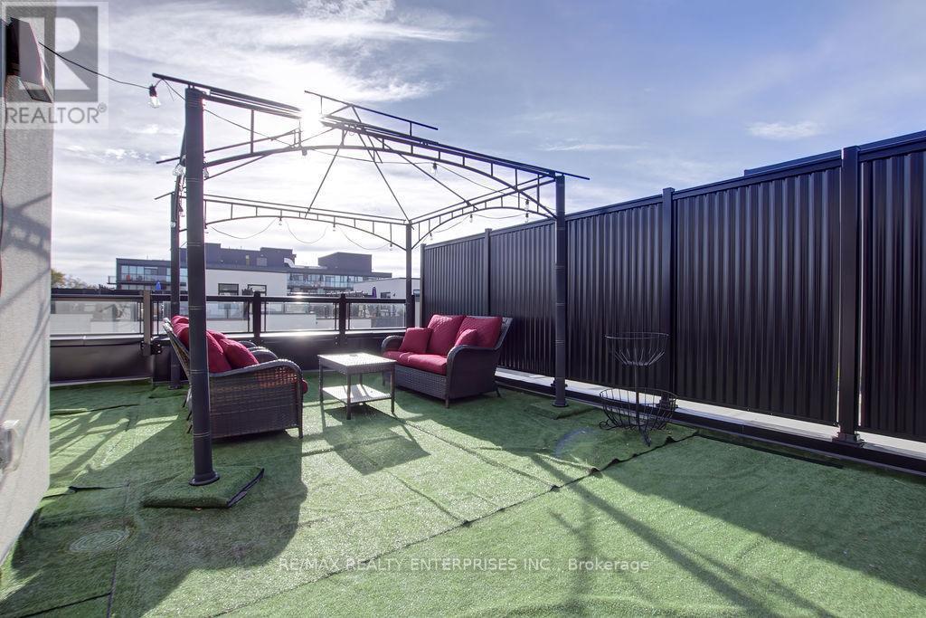 23 - 1121 Cooke Boulevard, Burlington, ON - Outdoor With Deck Patio Veranda