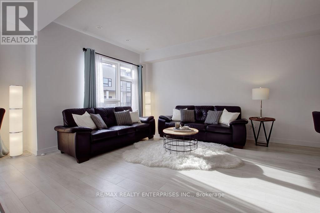 23 - 1121 Cooke Boulevard, Burlington, ON - Indoor Photo Showing Living Room