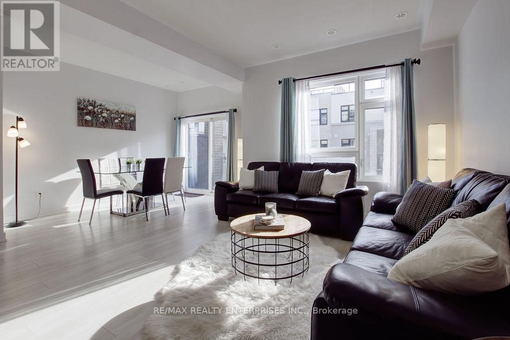 23 - 1121 Cooke Boulevard, Burlington, ON - Indoor Photo Showing Living Room