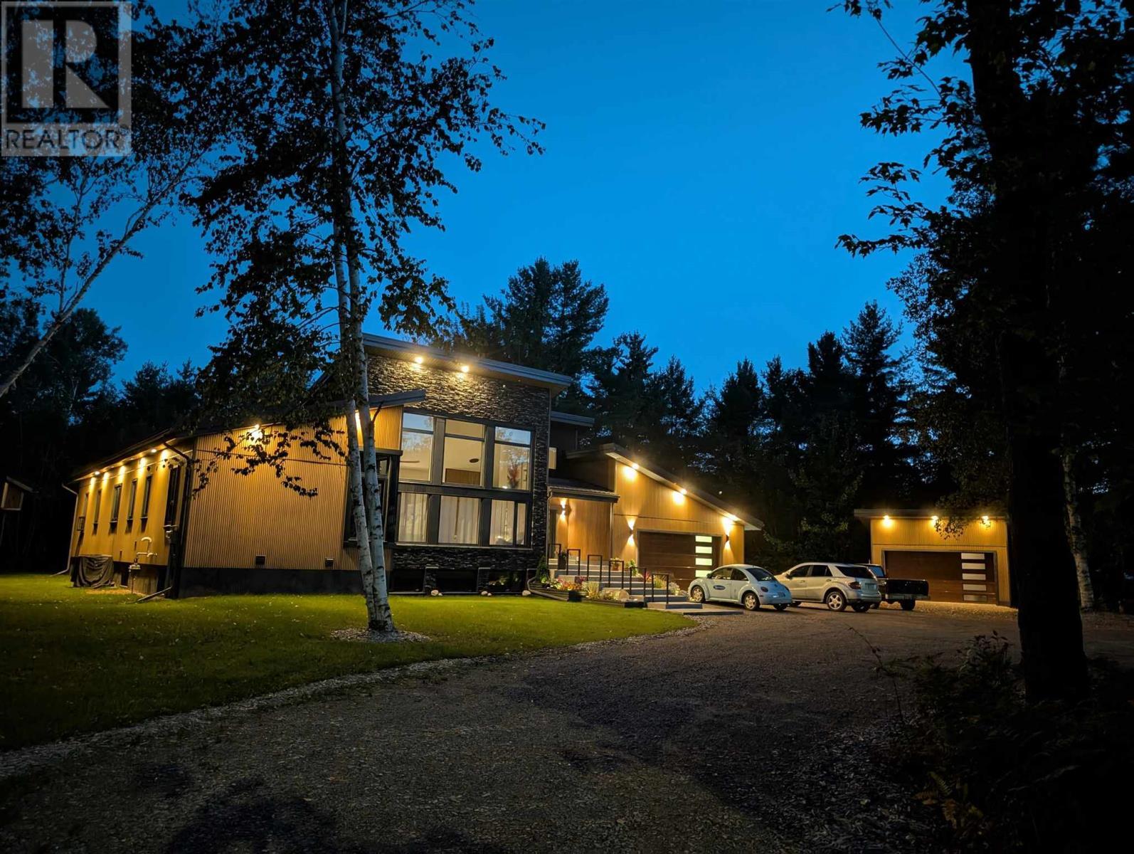 4223 Queen St, Sault Ste. Marie, ON - Outdoor