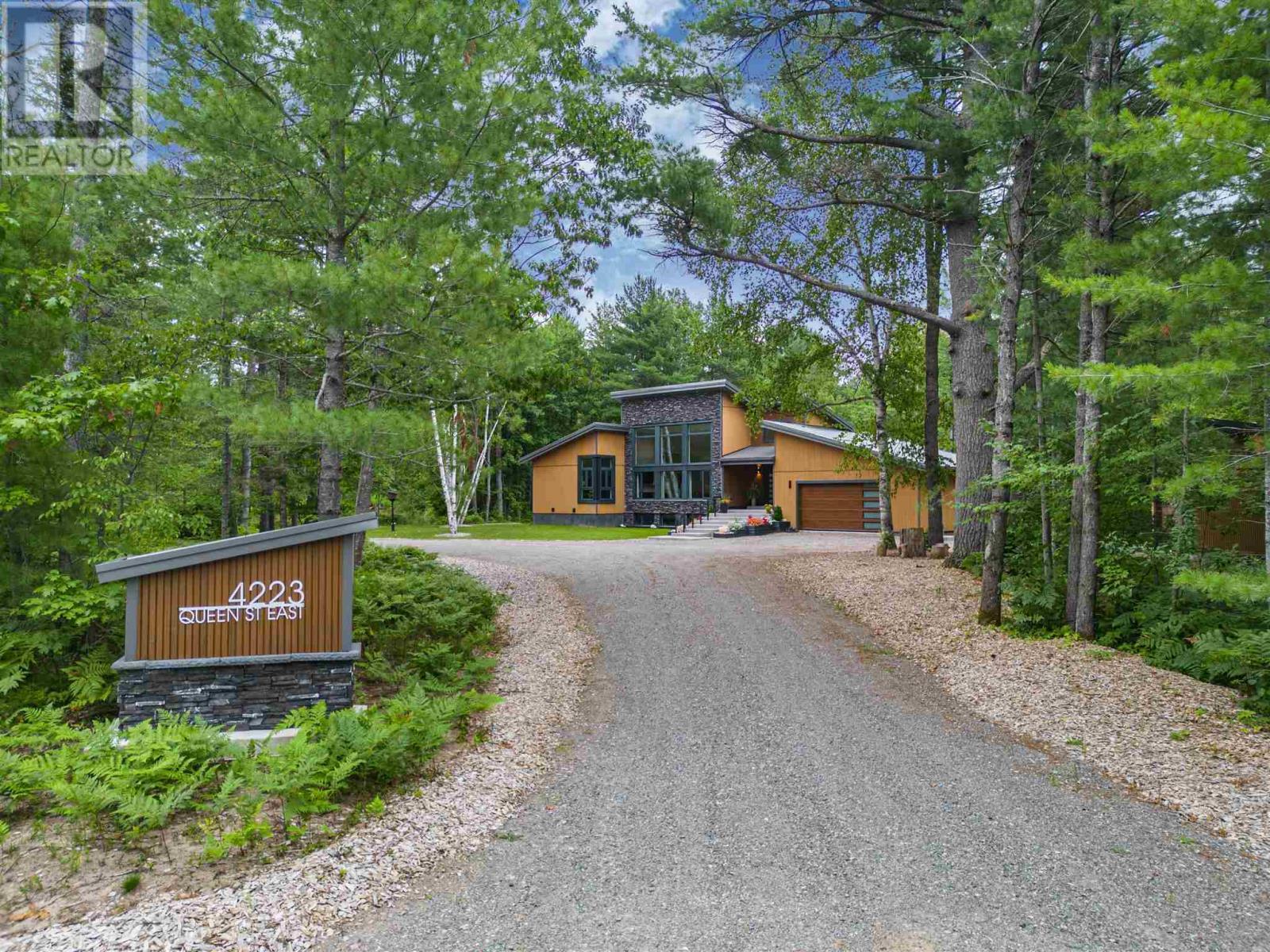 4223 Queen St, Sault Ste. Marie, ON - Outdoor