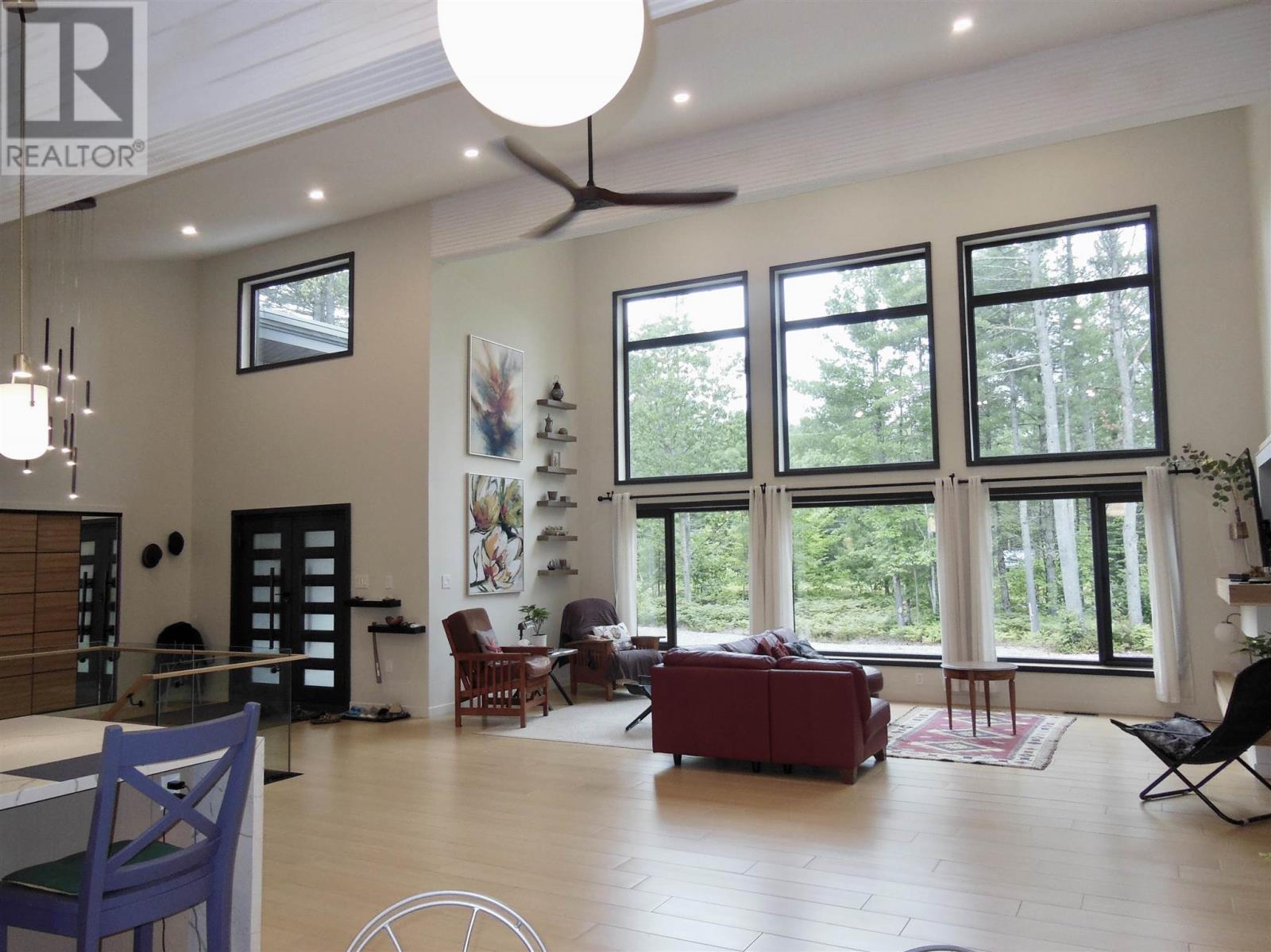 4223 Queen St, Sault Ste. Marie, ON - Indoor