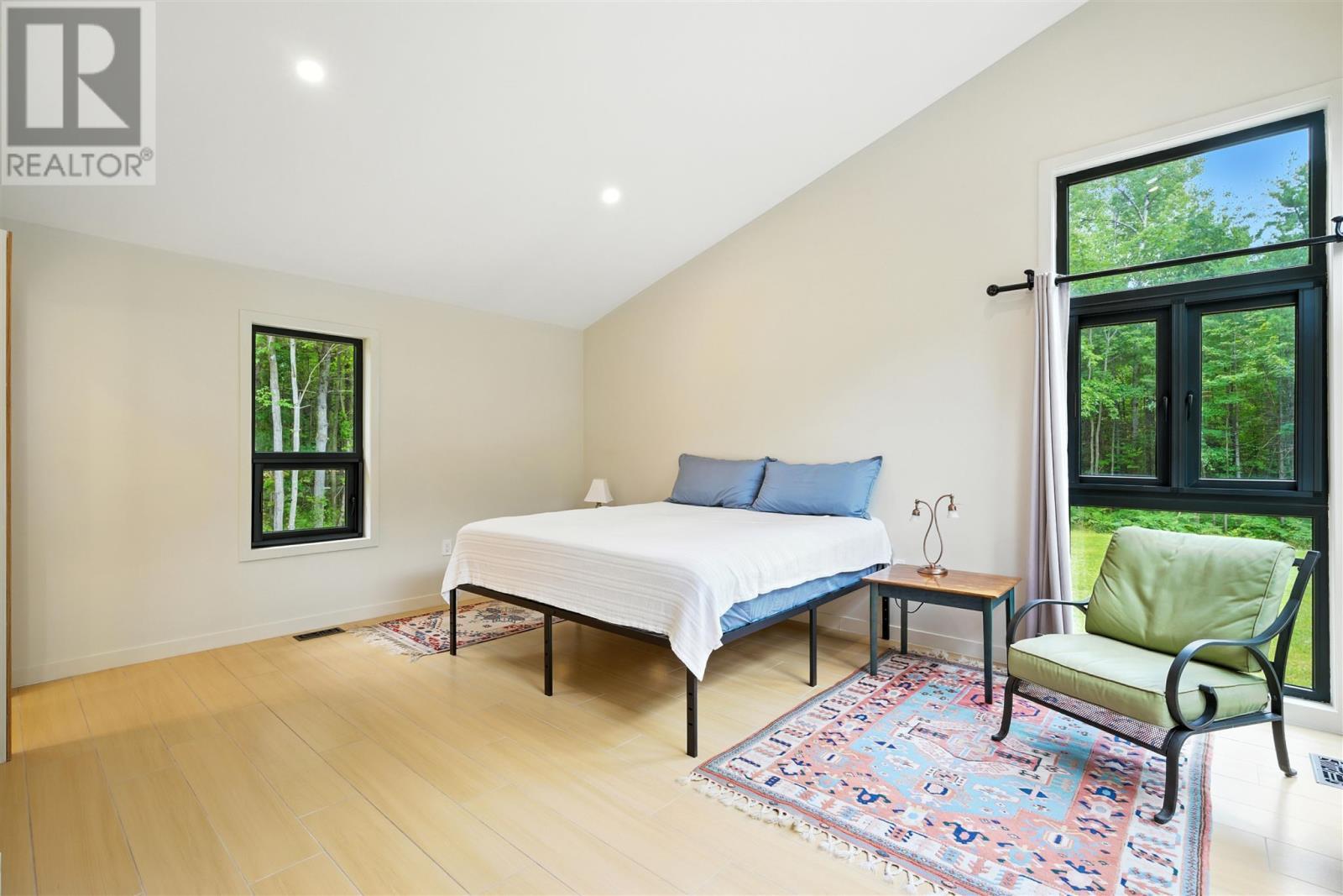 4223 Queen St, Sault Ste. Marie, ON - Indoor