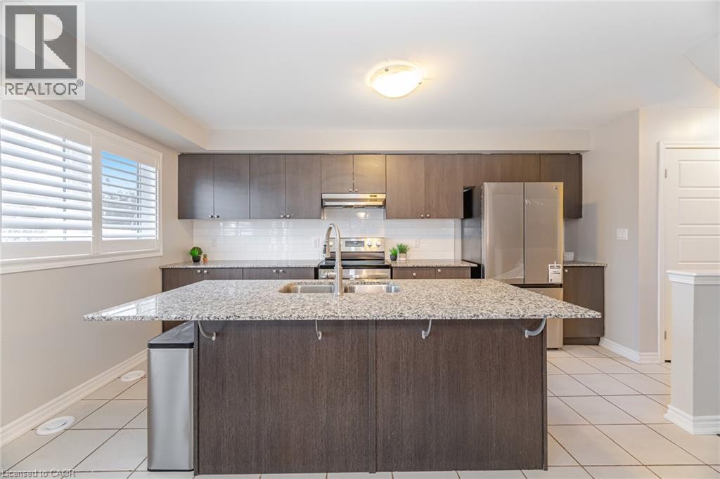 514 Goldenrod Lane, Waterloo, ON - Indoor Photo Showing Kitchen With Double Sink With Upgraded Kitchen