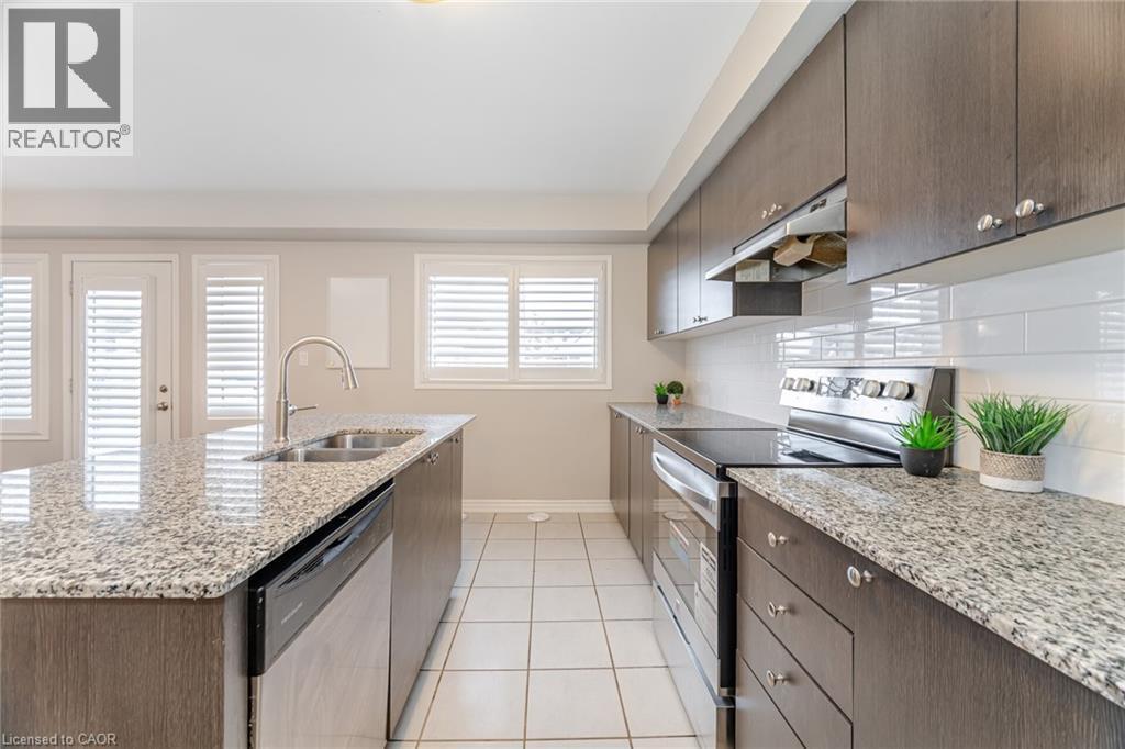 514 Goldenrod Lane, Waterloo, ON - Indoor Photo Showing Kitchen With Double Sink With Upgraded Kitchen