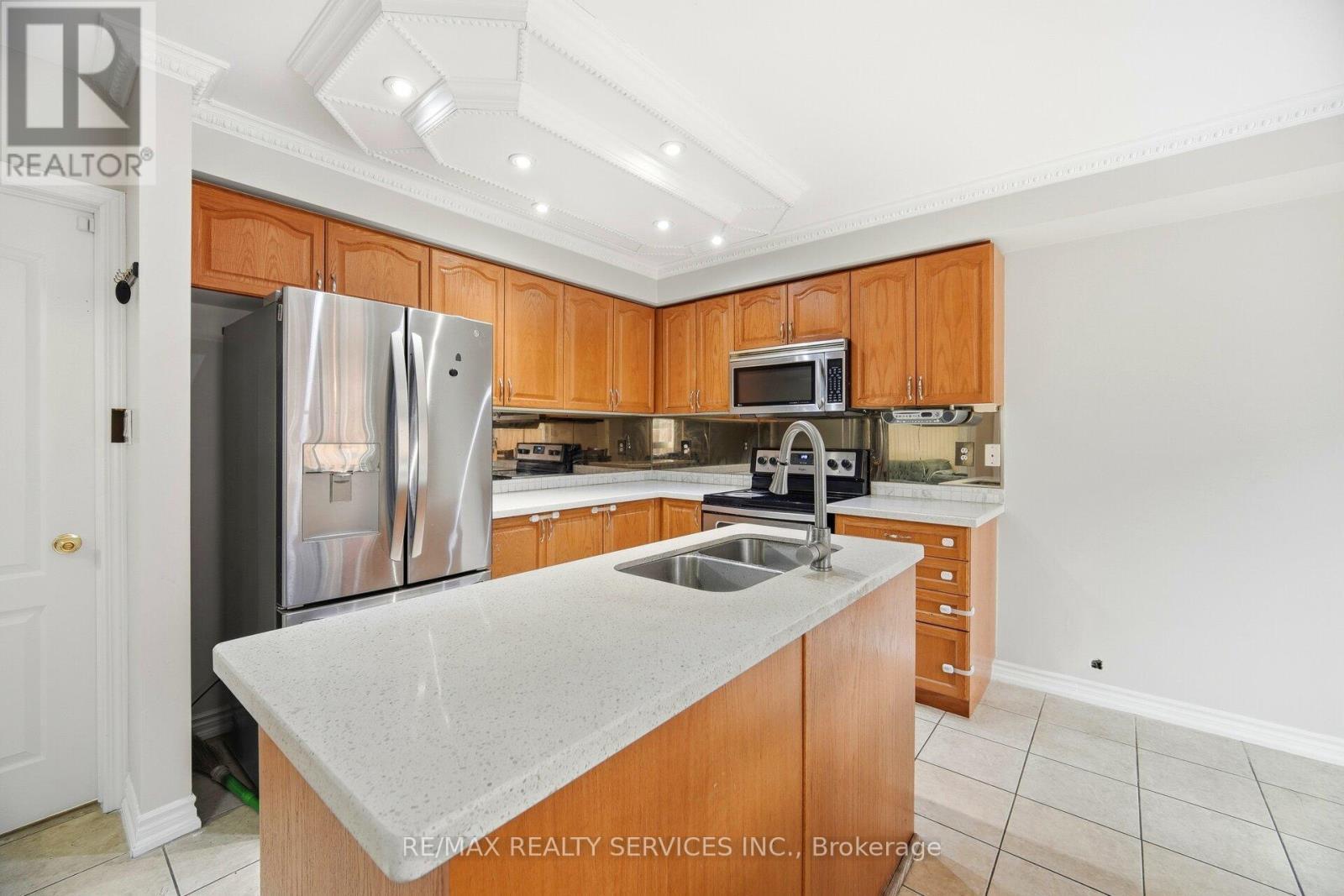 244 Brisdale Drive, Brampton, ON - Indoor Photo Showing Kitchen With Double Sink