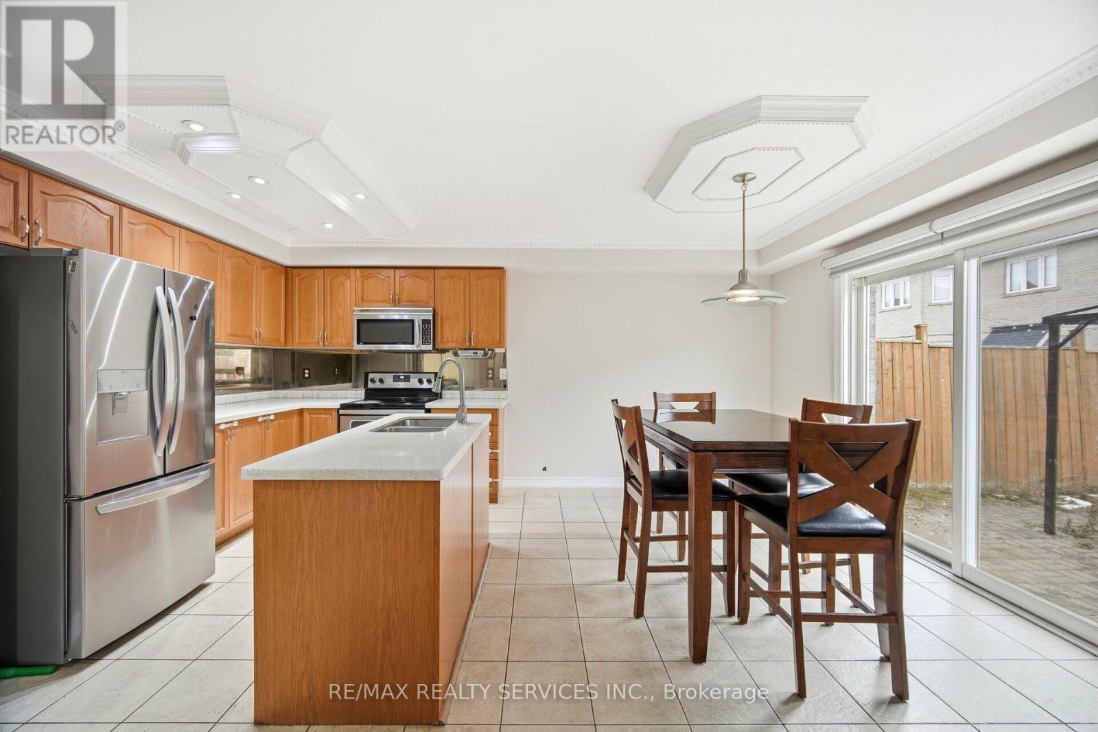 244 Brisdale Drive, Brampton, ON - Indoor Photo Showing Kitchen