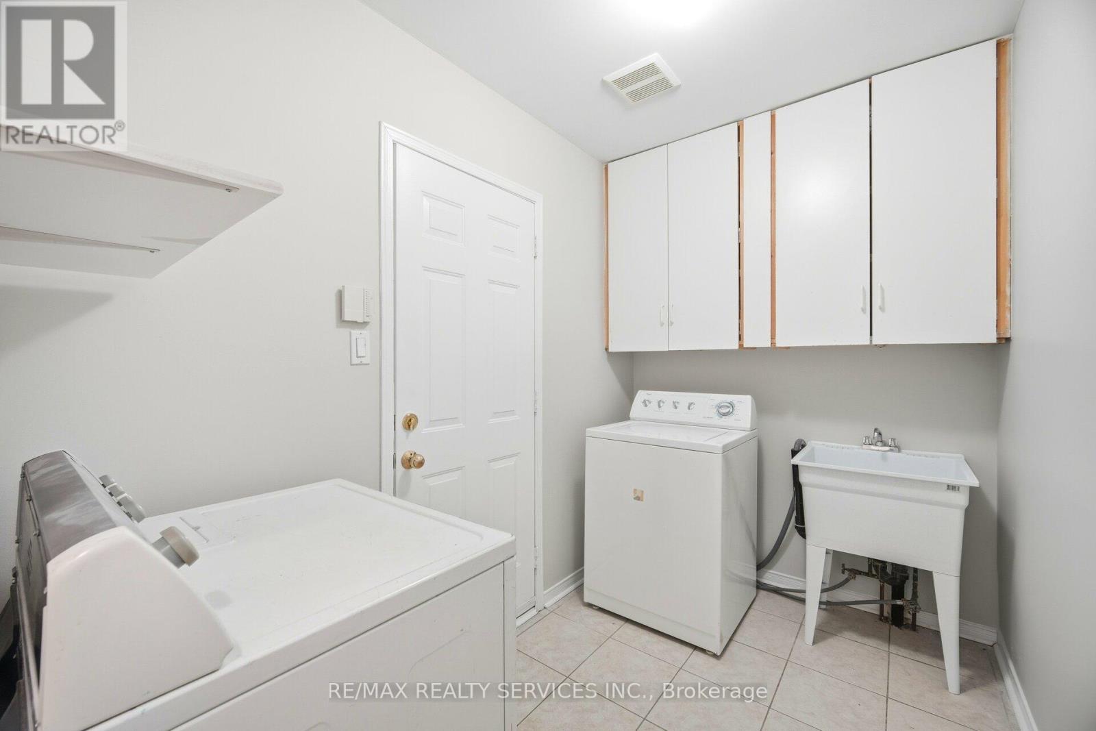 244 Brisdale Drive, Brampton, ON - Indoor Photo Showing Laundry Room