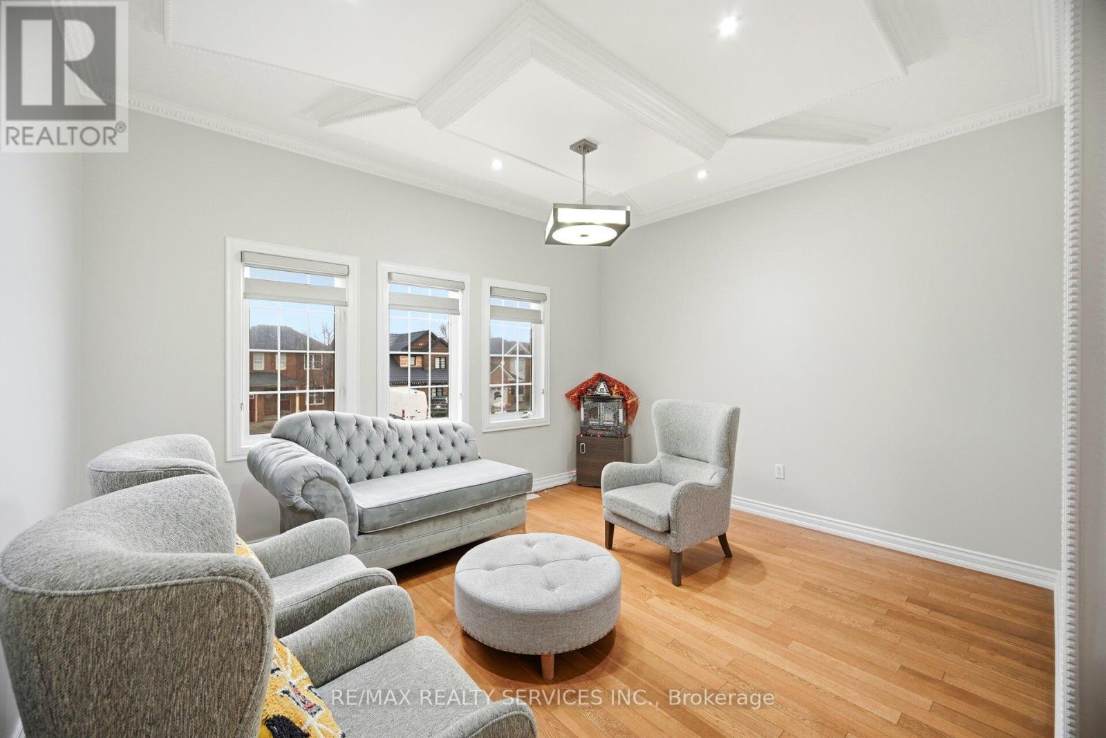 244 Brisdale Drive, Brampton, ON - Indoor Photo Showing Living Room