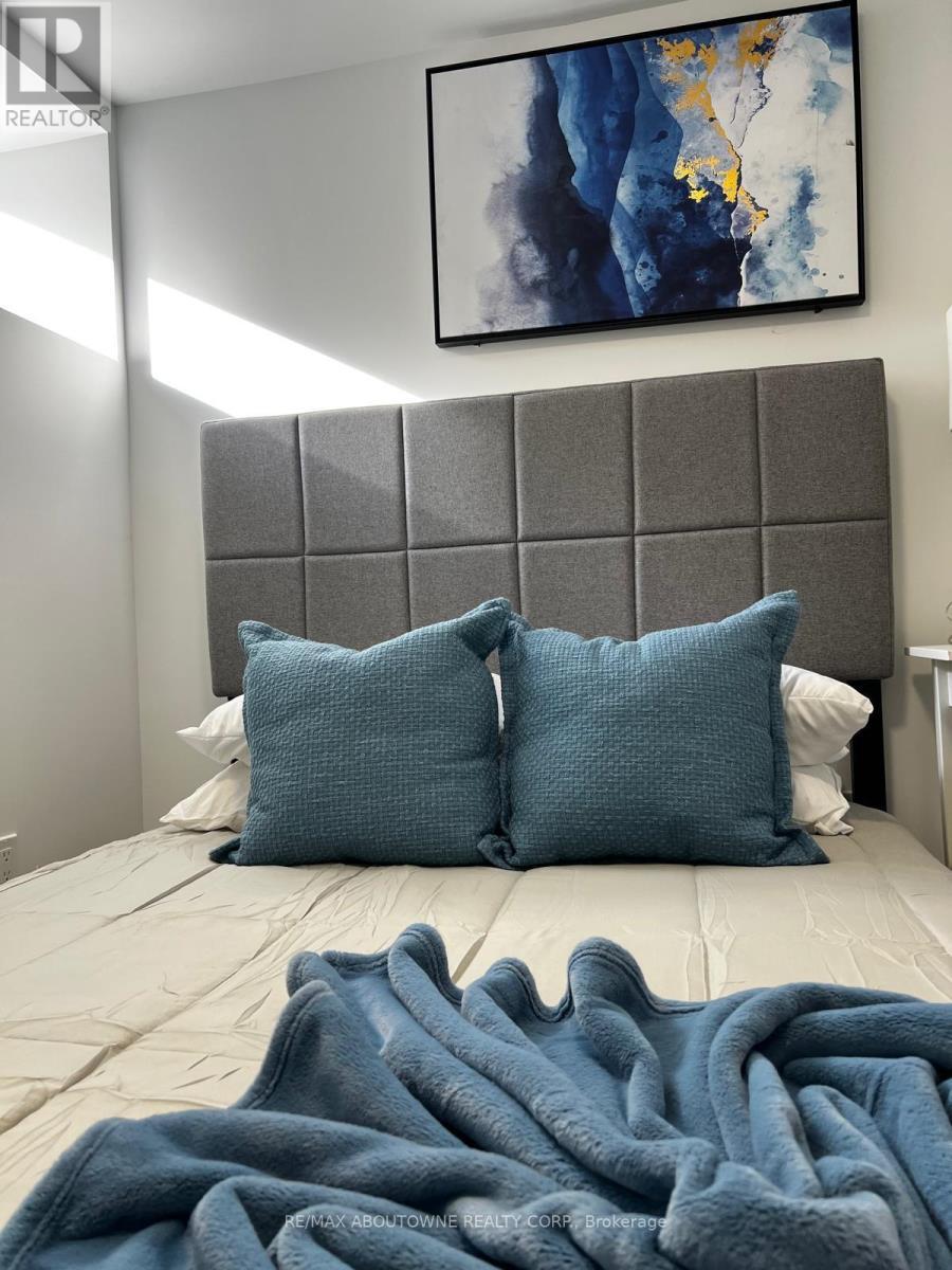 Lower - 66 Wellington Street S, Hamilton, ON - Indoor Photo Showing Bedroom