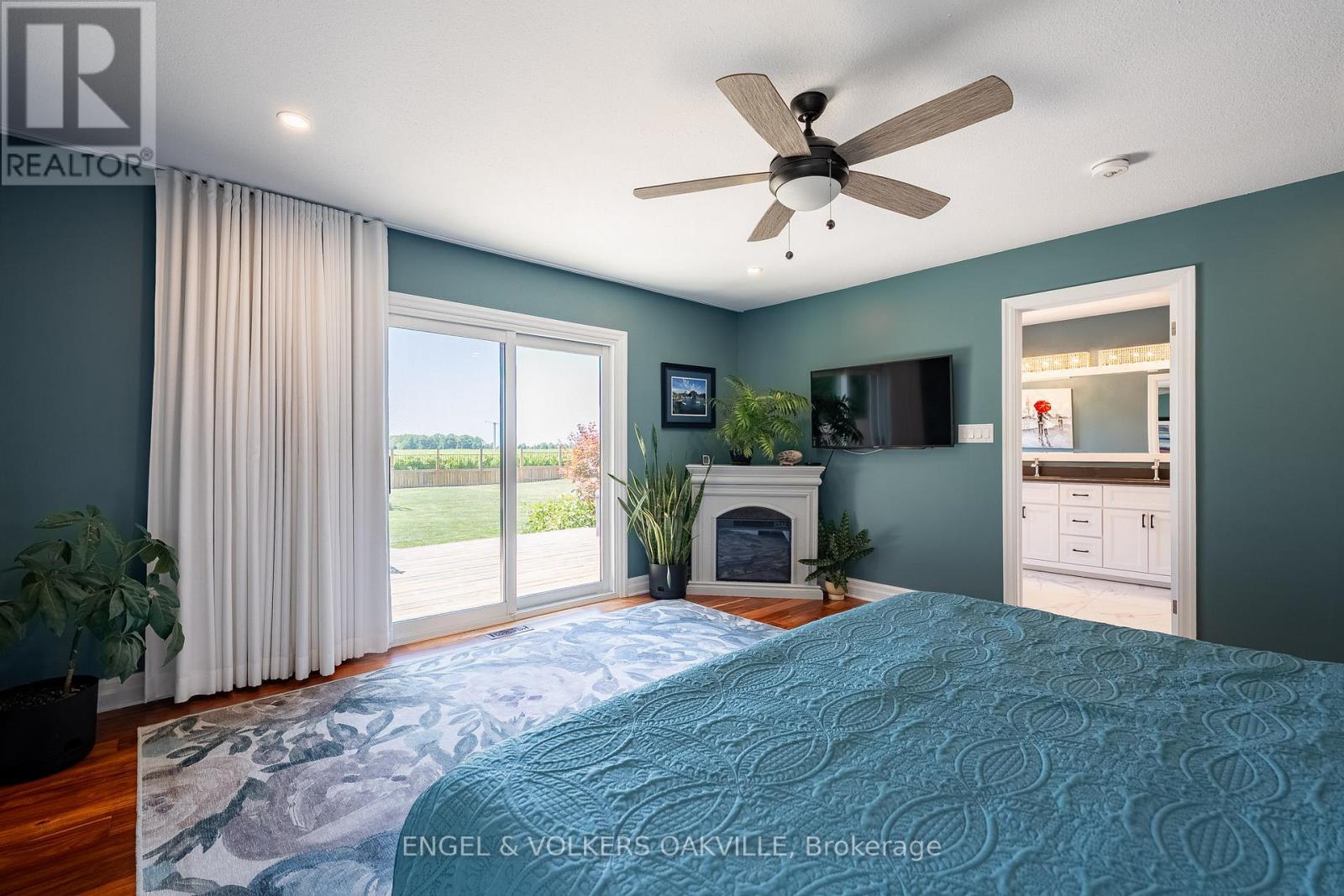 15578 Niagara River Parkway, Niagara-On-The-Lake (River), ON - Indoor Photo Showing Bedroom