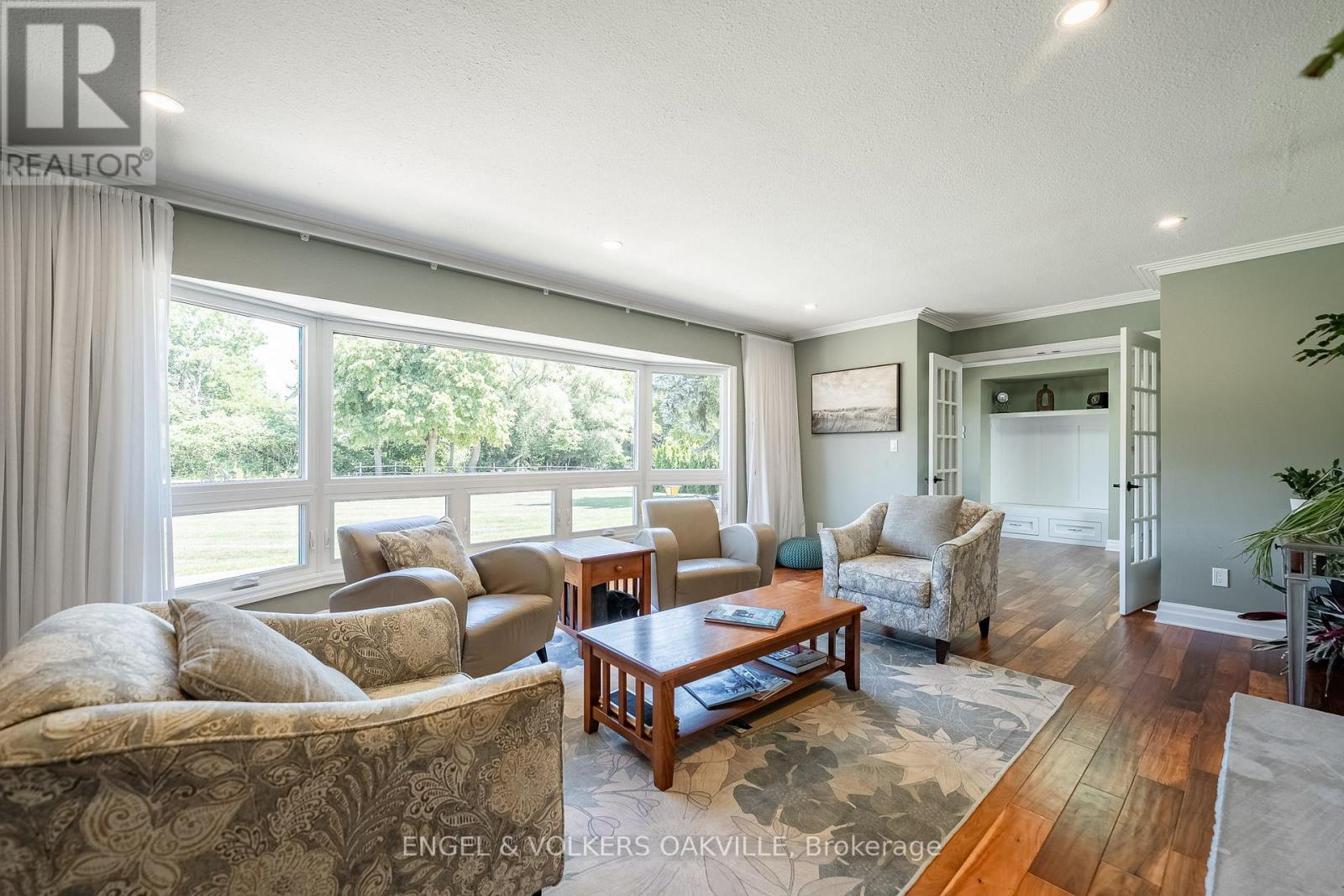 15578 Niagara River Parkway, Niagara-On-The-Lake (River), ON - Indoor Photo Showing Living Room