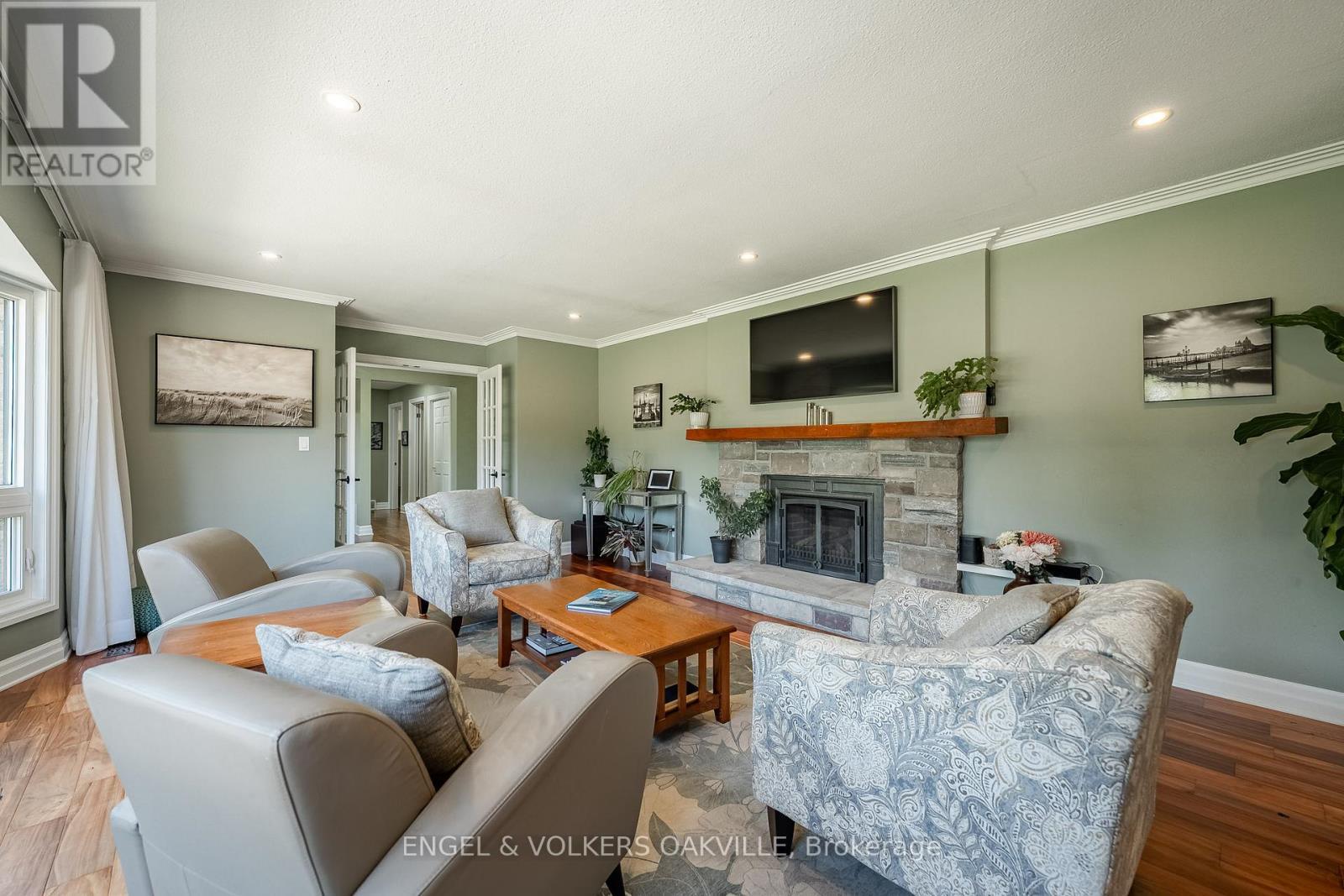 15578 Niagara River Parkway, Niagara-On-The-Lake (River), ON - Indoor Photo Showing Living Room With Fireplace