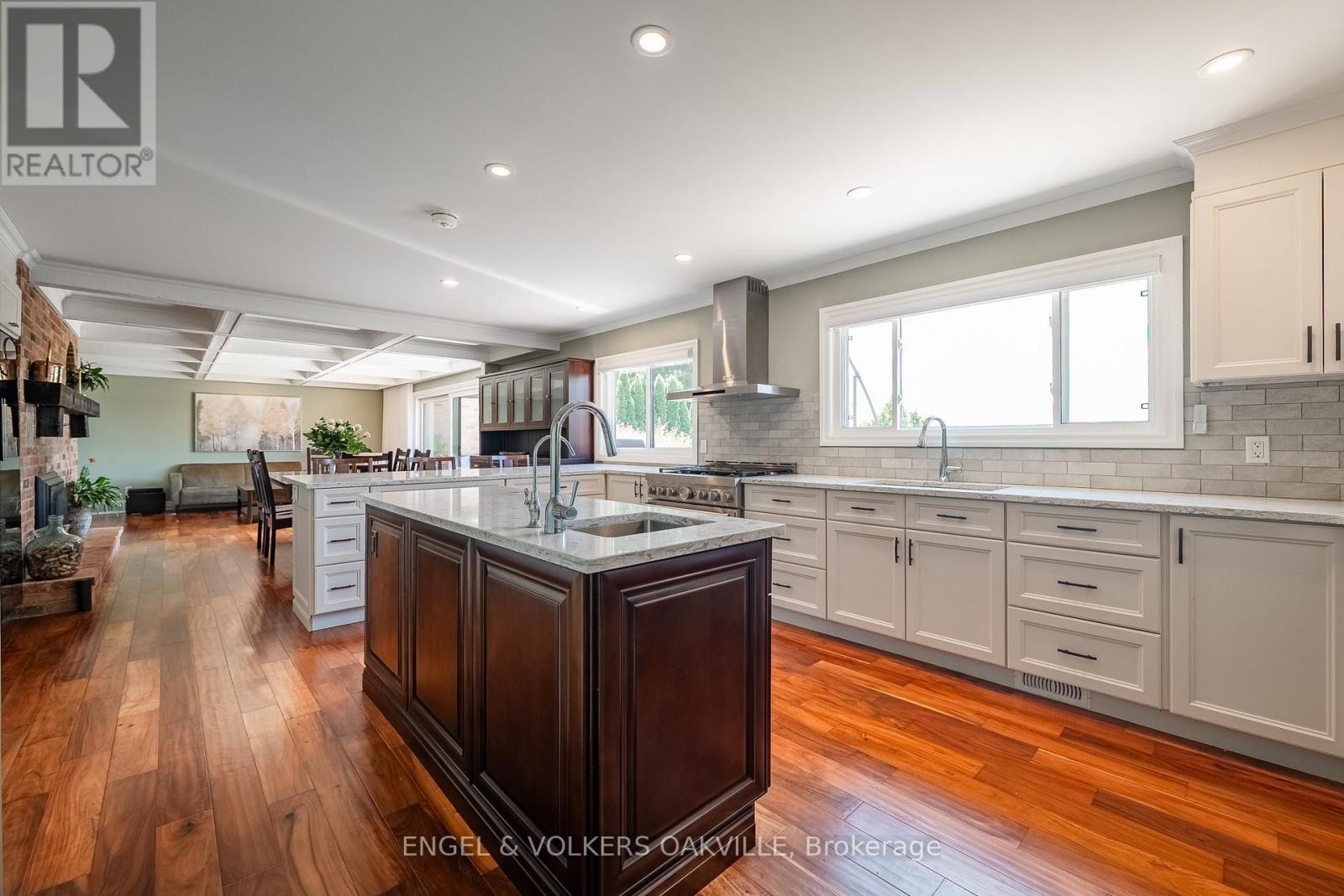 15578 Niagara River Parkway, Niagara-On-The-Lake (River), ON - Indoor Photo Showing Kitchen With Upgraded Kitchen