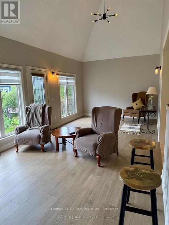 16 - 5 Invermara Court, Orillia, ON - Indoor Photo Showing Living Room