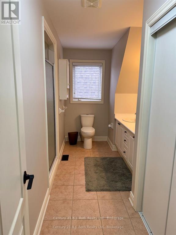 Upper level semi-ensuite - 16 - 5 Invermara Court, Orillia, ON - Indoor Photo Showing Bathroom