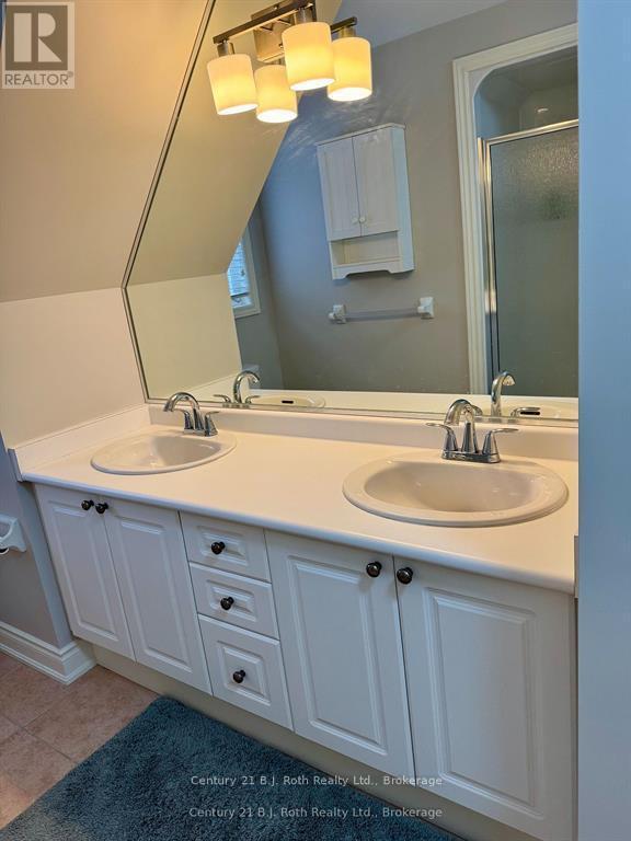 16 - 5 Invermara Court, Orillia, ON - Indoor Photo Showing Bathroom