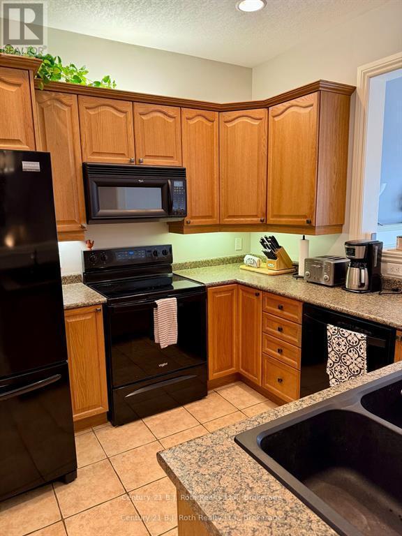 16 - 5 Invermara Court, Orillia, ON - Indoor Photo Showing Kitchen With Double Sink