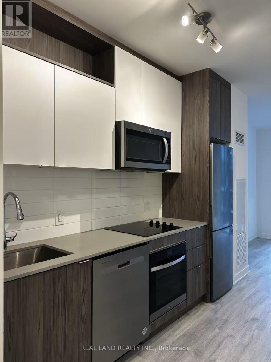 Ph1920 - 60 Princess Street, Toronto, ON - Indoor Photo Showing Kitchen With Upgraded Kitchen