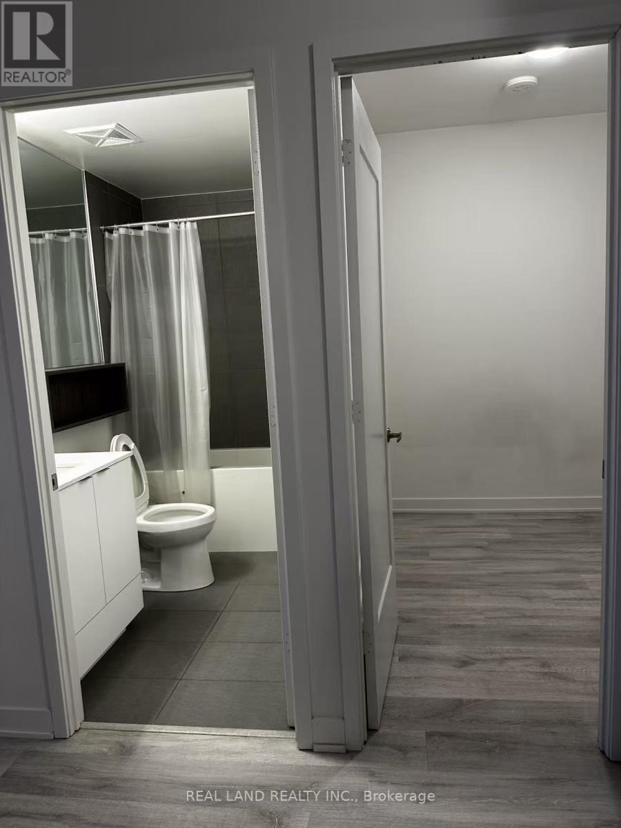 Ph1920 - 60 Princess Street, Toronto, ON - Indoor Photo Showing Bathroom