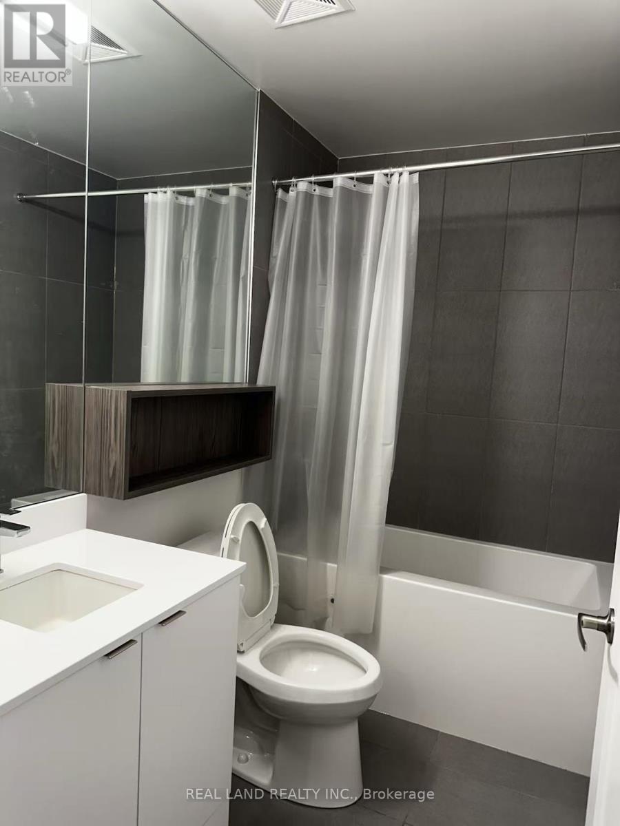 Ph1920 - 60 Princess Street, Toronto, ON - Indoor Photo Showing Bathroom