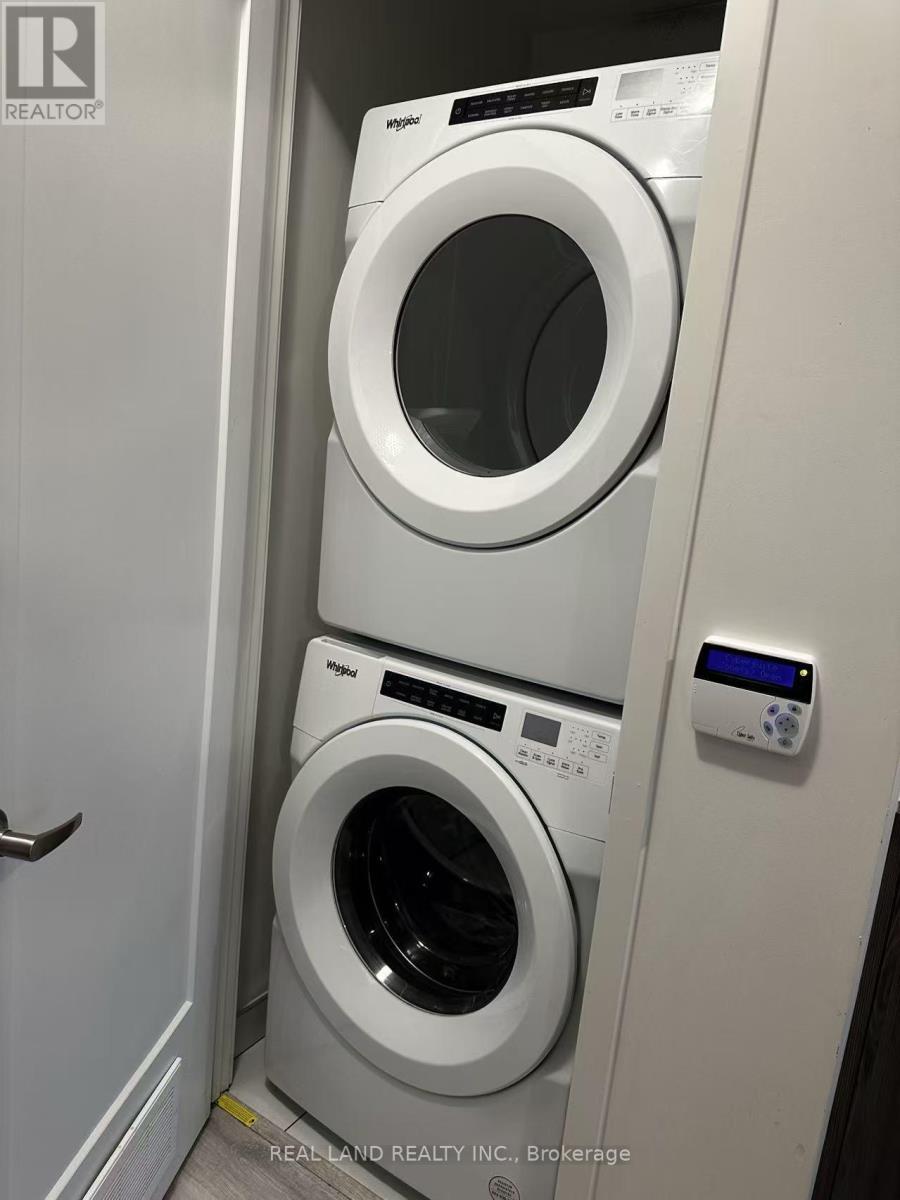 Ph1920 - 60 Princess Street, Toronto, ON - Indoor Photo Showing Laundry Room