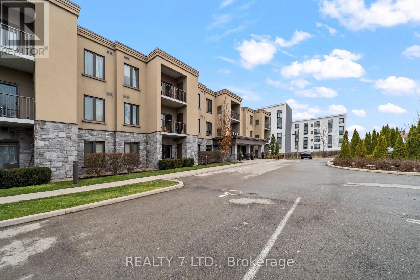 209 - 16 Sullivan Avenue, Thorold (Thorold Downtown), ON - Outdoor With Balcony With Facade