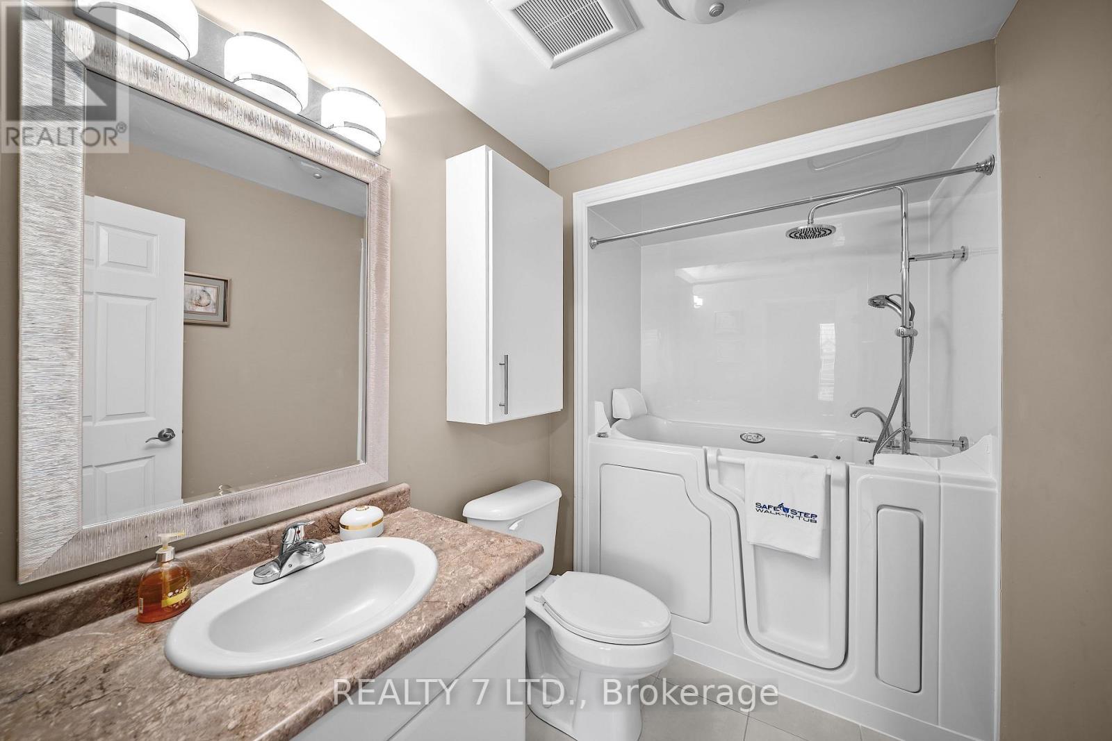 209 - 16 Sullivan Avenue, Thorold (Thorold Downtown), ON - Indoor Photo Showing Bathroom