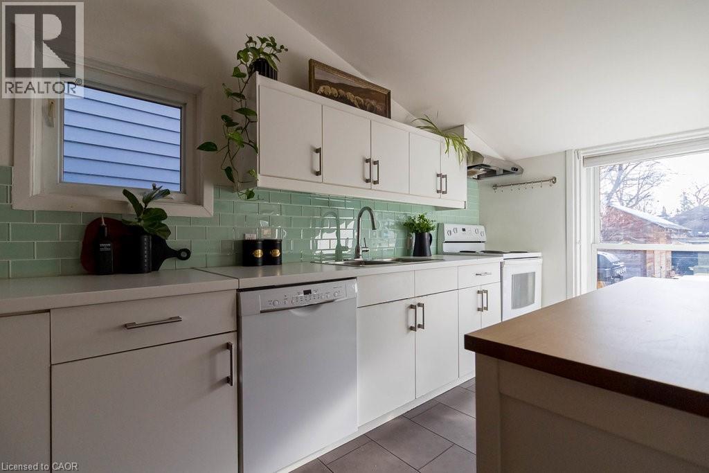 47 Tom Street, Hamilton, ON - Indoor Photo Showing Kitchen